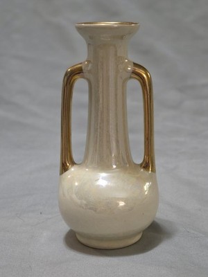 Beautiful Iridescent Ivory And Gold Vase - 6 1/2'' Tall