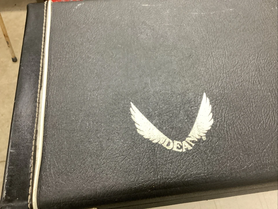 Estuche rígido para guitarra eléctrica vintage Dean con llave Foto 2 de 4