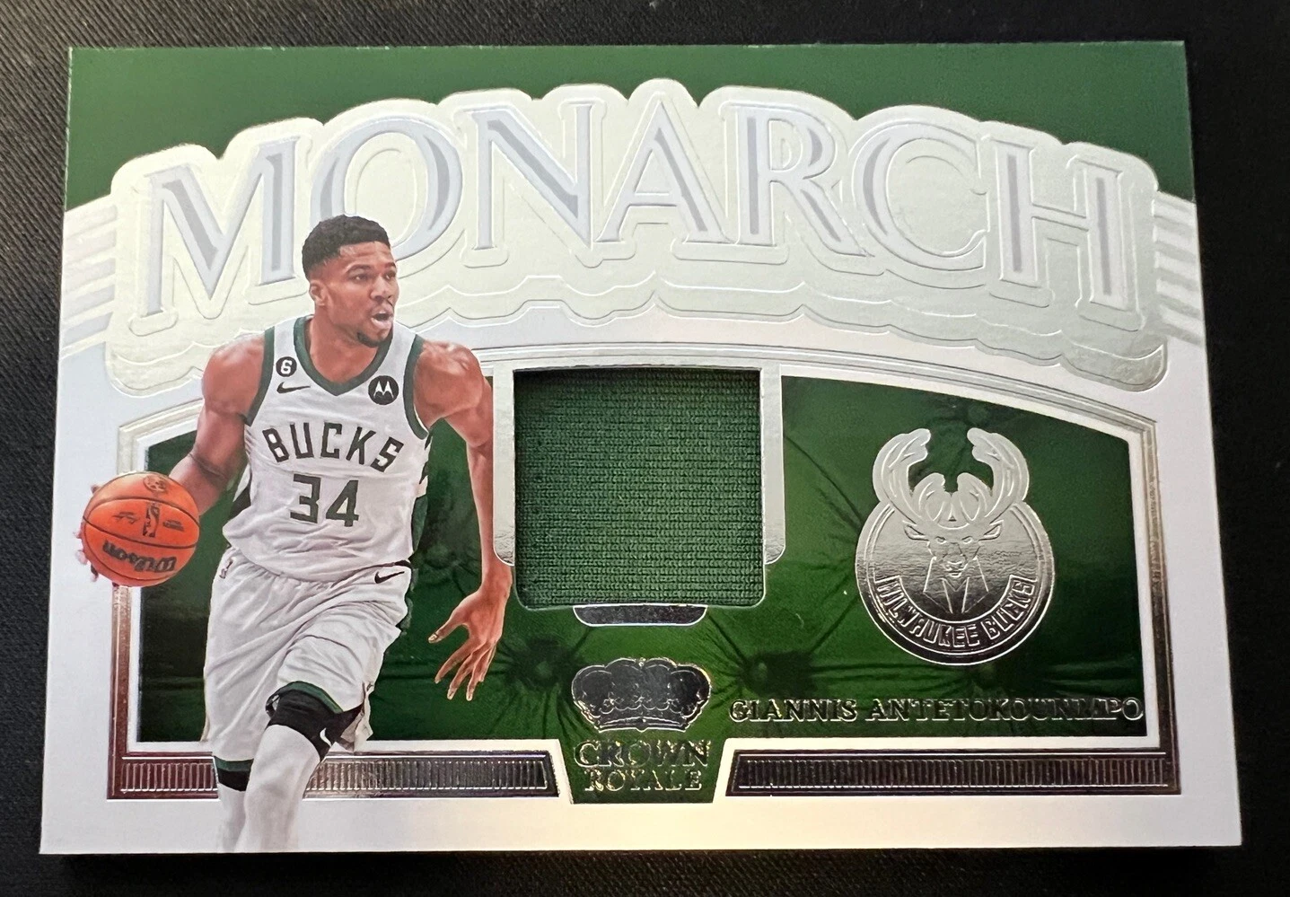2022-23 Crown Royale Giannis Antetokounmpo Monarch Memorabilia GAME WORN #MM-GNA