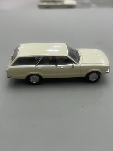 PCX 1/87 Plastic car model Ford Taunus TC2 (1976) Milky white - Picture 3 of 6