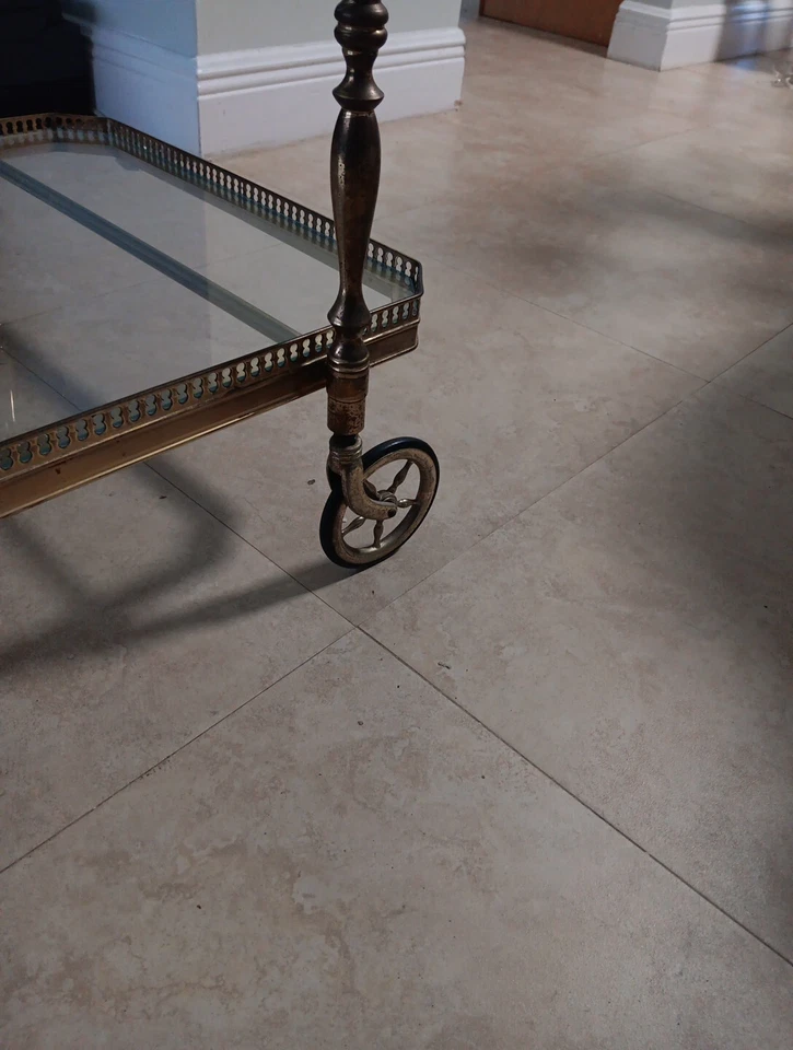 Mesa de carro de barra francesa vintage de latón con ruedas 36x22x17 Foto 3 de 4