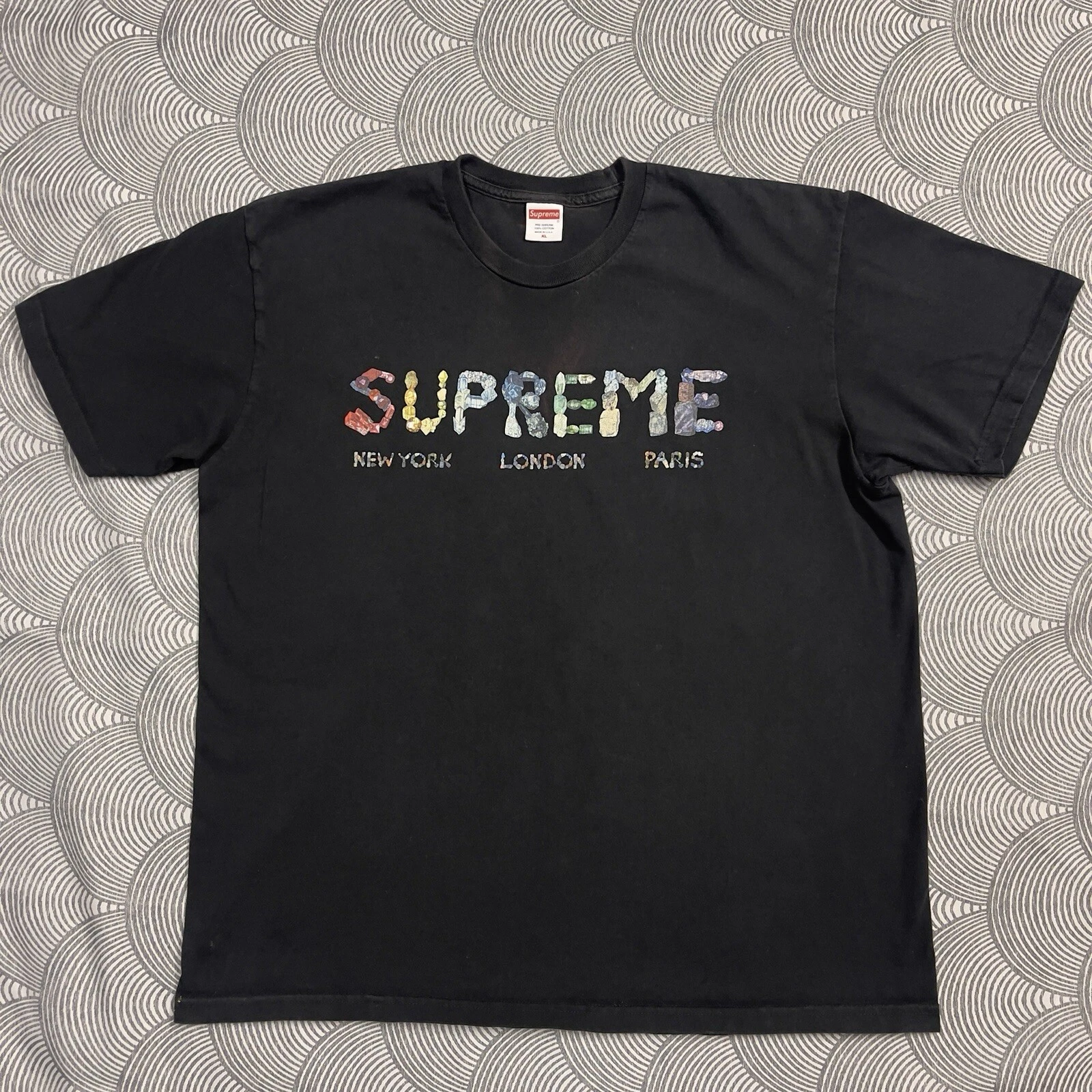 Supreme Rocks Tee New York London Paris T shirt fabriqué aux États Unis noir homme XL EUC