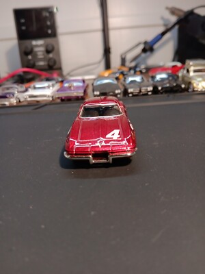 JADA TOYS CHEVROLET CORVETTE STING RAY COUPE Race car 1/64 1963 Red with a #4