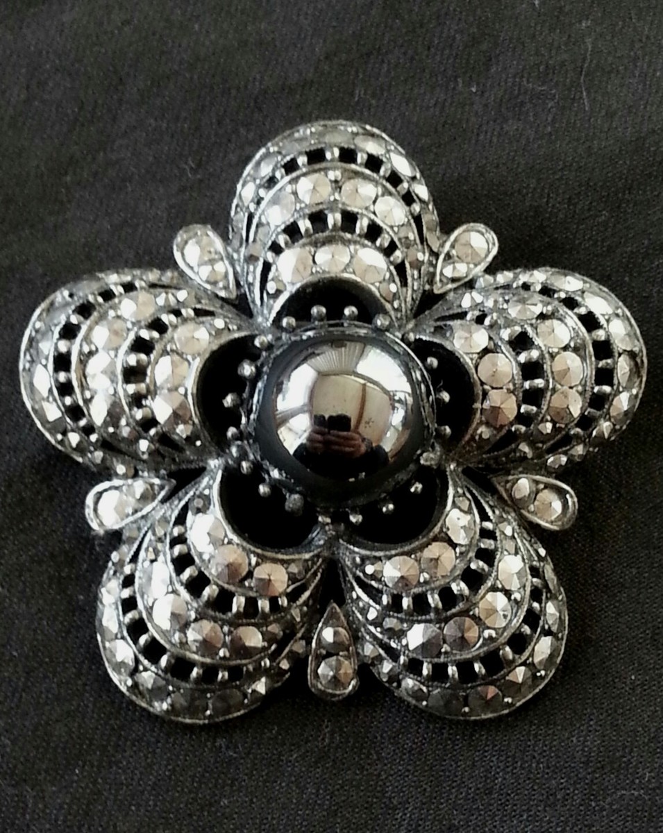 Vintage Brooch ヴィンテージホワイトブローチ 1930〜40年代頃 Vintage Brooch ヴィンテージホワイトブローチ 1930〜40年代頃