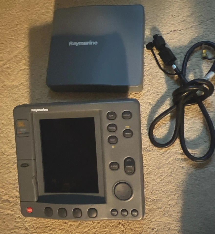 RayMarine SL530 - Chartplotter With Screen Cover and Power Cable - Image 2 of 4