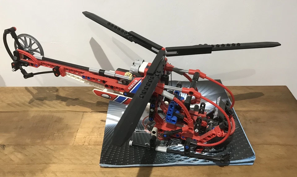 LEGO Technic 8068 Rescue Helicopter, photo 1 of 5