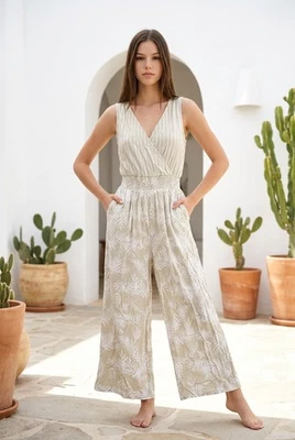 LASCANA Jumpsuit Overall Gr. 38 Beige/Hellgrün mit Palmenmuster Sommer - Bild 1 von 3