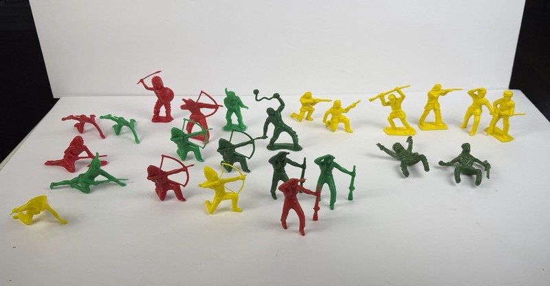 Vintage 3”Tim- Mee Toys Frontiersman , Indians  Lot Of 24.  Red / Yellow / Green