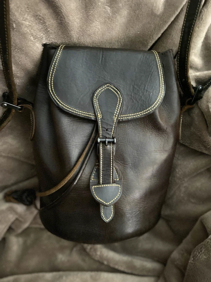 VINTAGE DARK BROWN LEATHER LADIES BUCKET & DRAWSTRING BAG - 1960's - 1970’s - Image 2 of 4