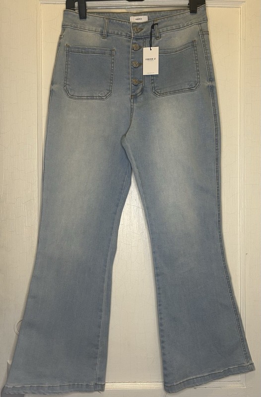 Forever 21 Size 28 Blue Light-Wash Butterfly-Button Flared Women’s Jeans NWT