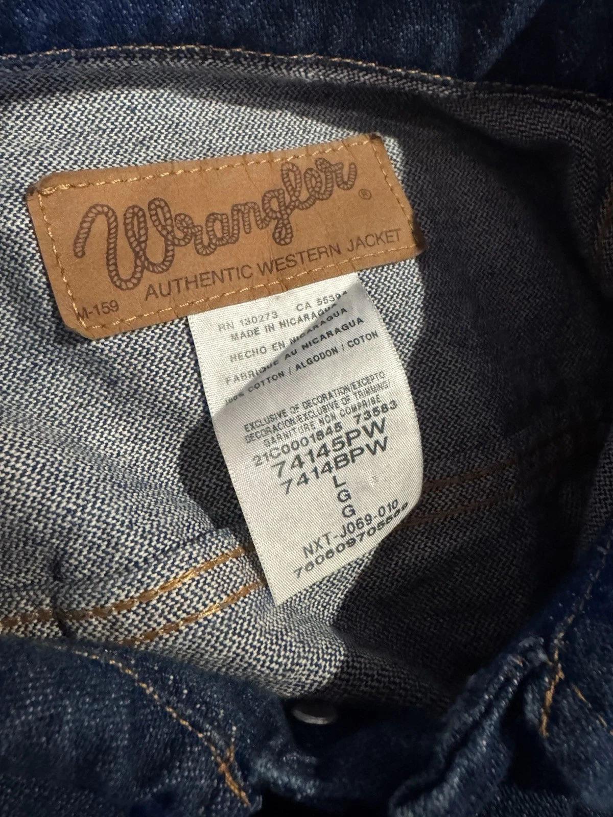 Wrangler Trucker Jacket Blue Denim Broken Twill Large Authentic Western - product detail image 2
