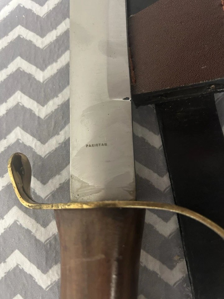 Espada de oficiales de corte estilo Oriente Medio Pakistán hecha con funda de cuero Foto 4 de 4