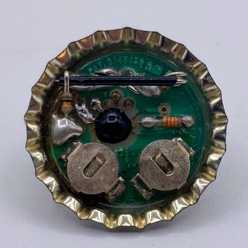 Miller Lite Beer Pinback Button Bottle Cap Shaped Flashing Light-Up Pin Option - Picture 5 of 5
