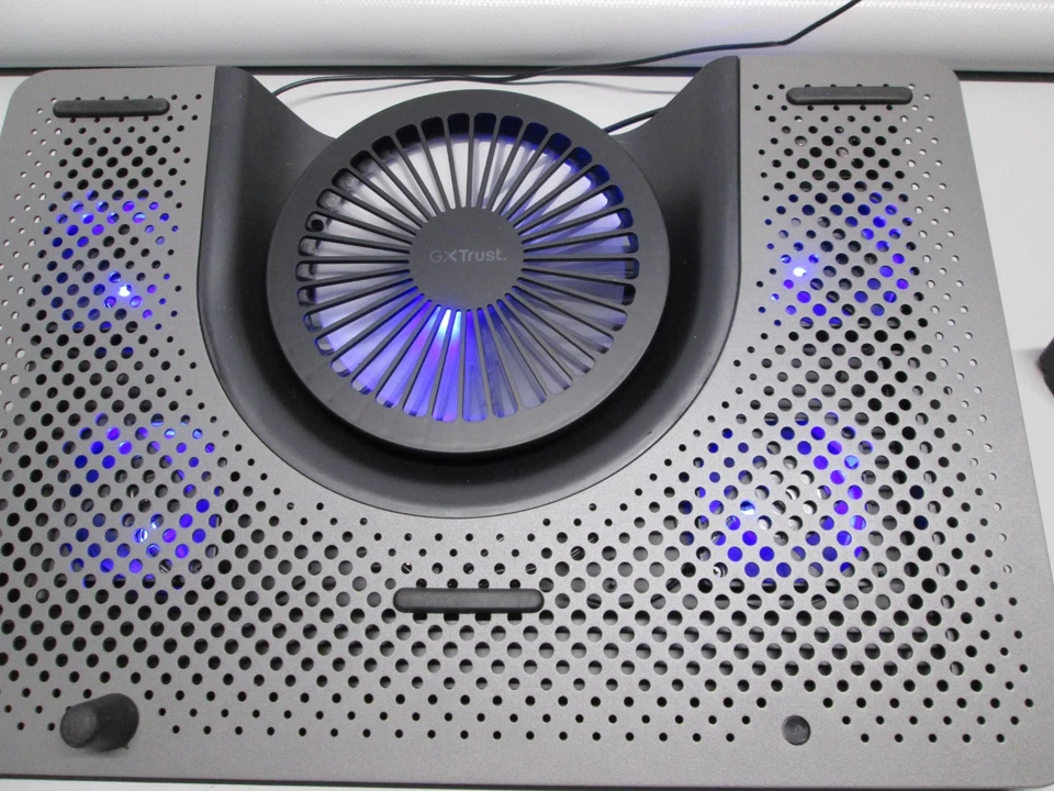 (S45) Trust Gaming Laptop Kühler GXT 1125 Quno Cooling Pad 17,3 Zoll - Bild 4 von 4