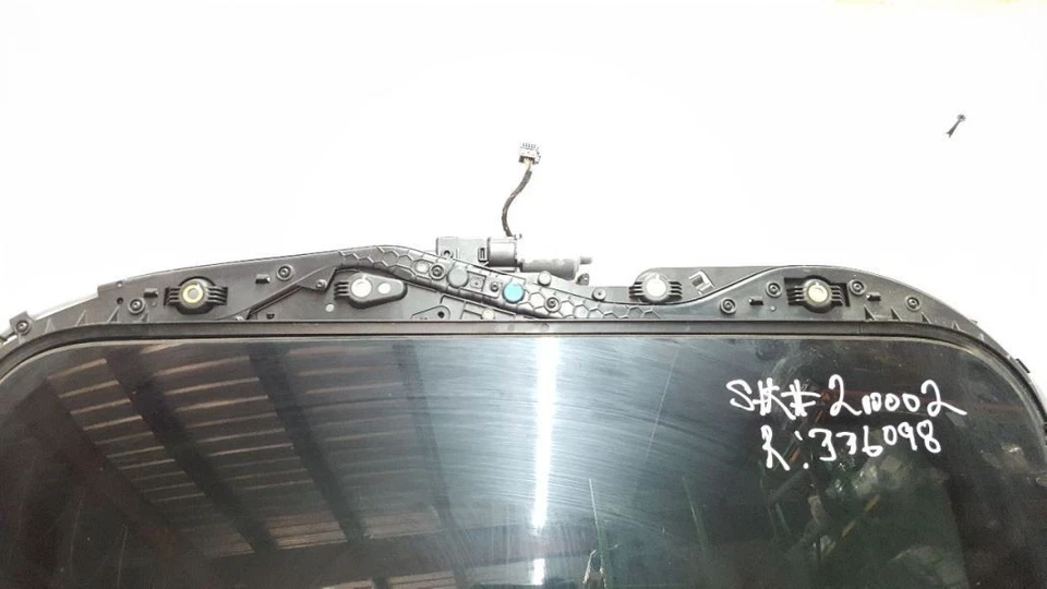 2013 2014 Audi Q5 OEM Complete Assembly Both Parts Of Sunroof - Image 4 of 4