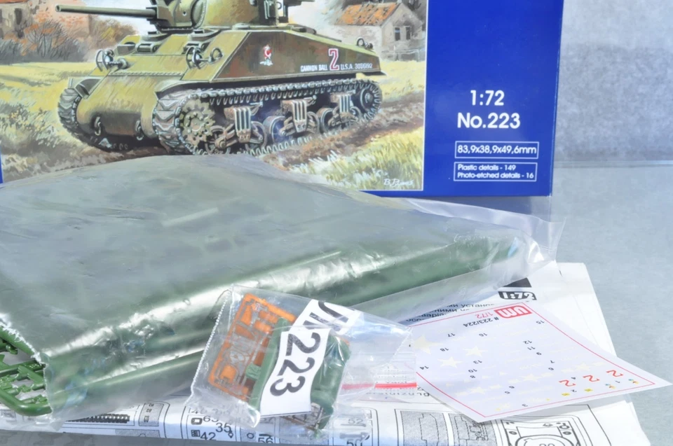 BH038 UM Unimodels #223 1:72 Sherman serbatoio medio con kit lanciarazzi T40 - Immagine 3 di 3