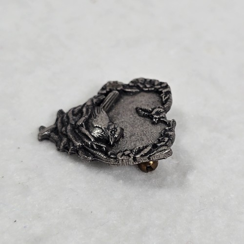 Bird on Nest Brooch Pewter Birds and Bloom Vintage Robin Spring Heart Nest Pin - Picture 4 of 7