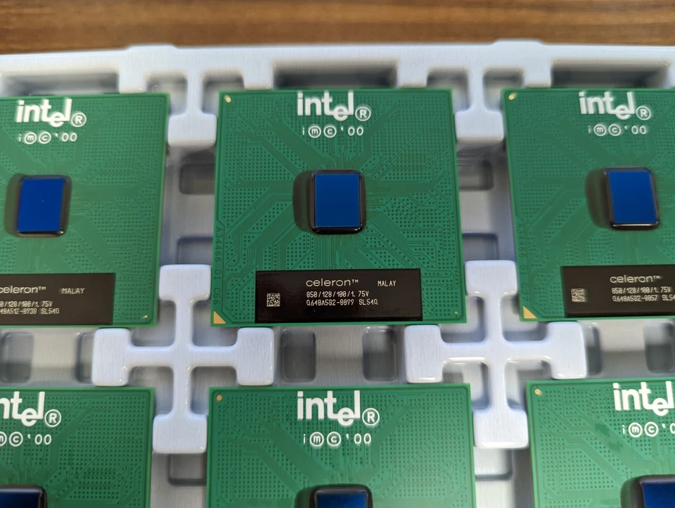 Intel Celeron SL54Q RB80526RY850128 850MHz 100MHz 128KB Cache Socket 370 CPU NEW - Image 2 of 2