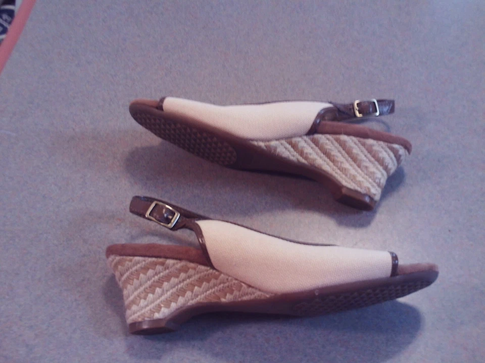  A2 AEROSOLES Century Beige TELA YUTE CUÑA Punta Abierta SANDALIA HONDA 8.5M Foto 3 de 4