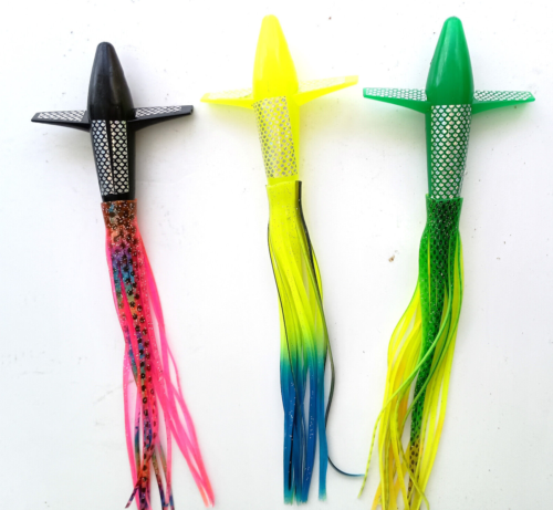 3 TEASER BIRD LURES That Thrash the Seas 10" Skirt & Holographic Fish SCALES - 第 1/11 張圖片