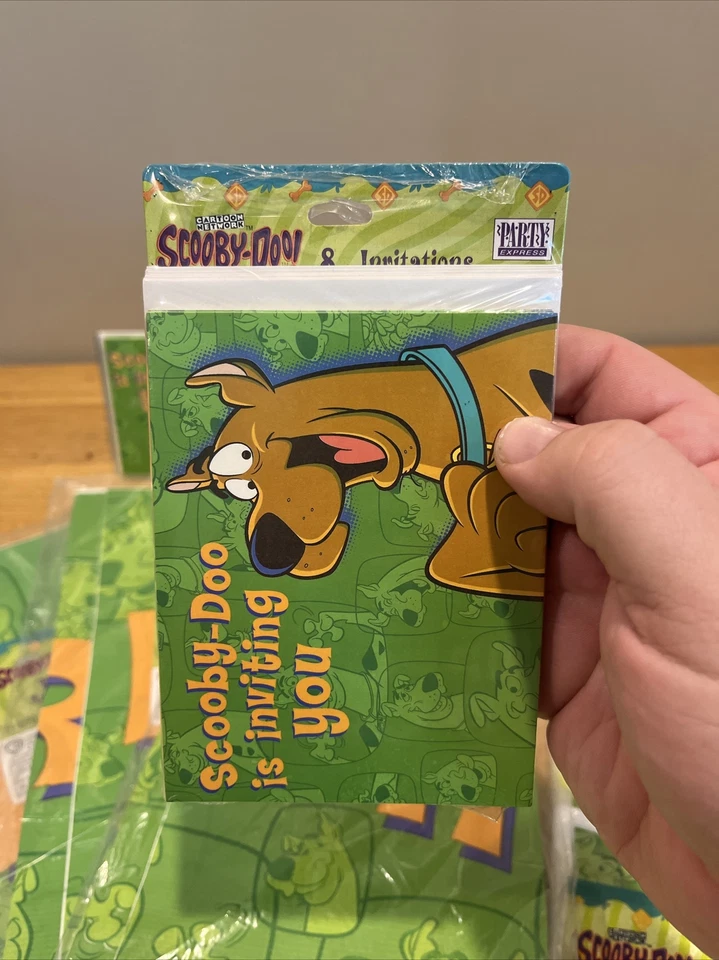 Scooby-Doo 16 invitaciones de fiesta de cumpleaños 3 cubiertas de mesa de papel 32 bolsas de golosinas Foto 2 de 3