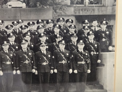 1940's DES MOINES POLICE DEPARTMENT FRAMED UNDER GLASS PHOTOGRAPH CITY OFFICIALS - Picture 4 of 10