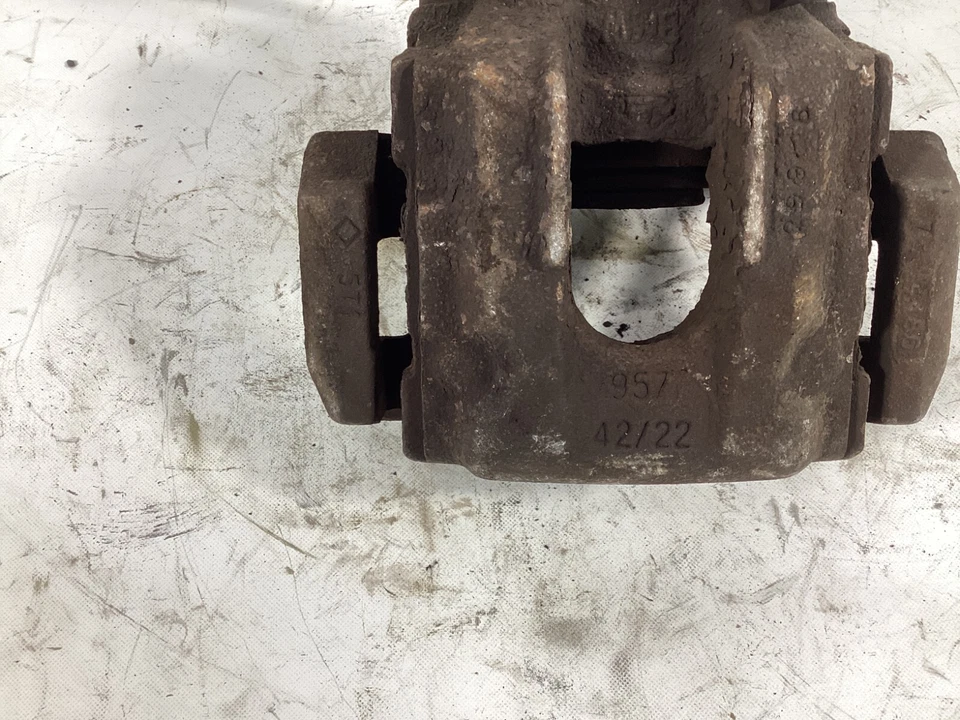 Pinza de freno trasera derecha BMW X3 E83 2007-2008 con manguera de tubo OEM. Foto 4 de 4