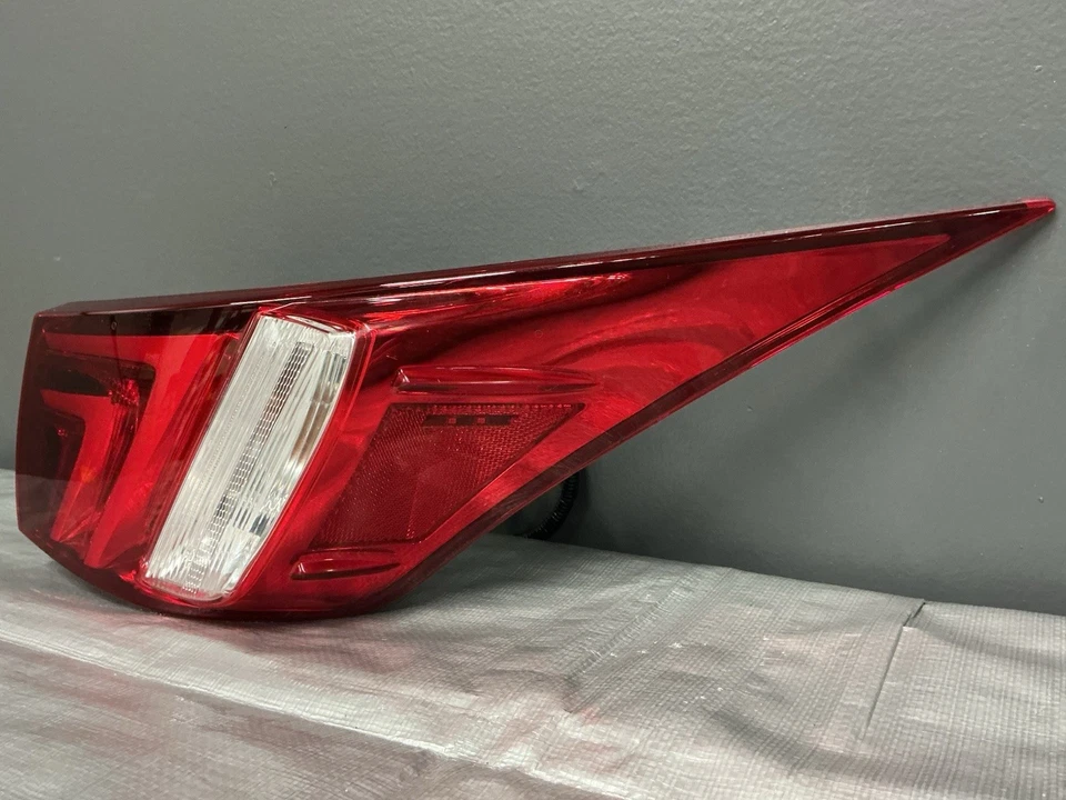 Luz trasera izquierda Lexus IS 350 2015 cuarto 8156053270 OEM Foto 3 de 4