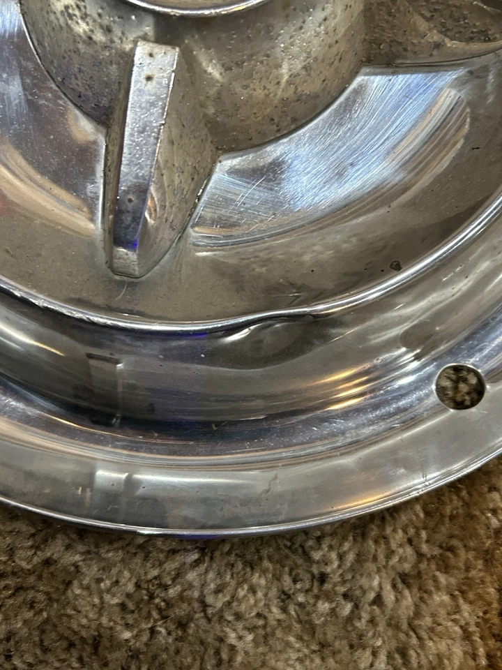 1 DE COLECCIÓN 1955 56 DODGE CORONET MEADOWBROOK ROYAL TAPACUBOS TAPA CENTRAL Foto 2 de 3