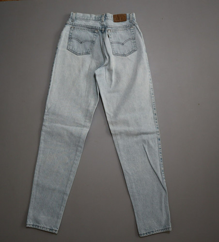 Vintage 900 Series High Waist Light wash Levi's Jeans tag 9 Measure 27 x 31 USA