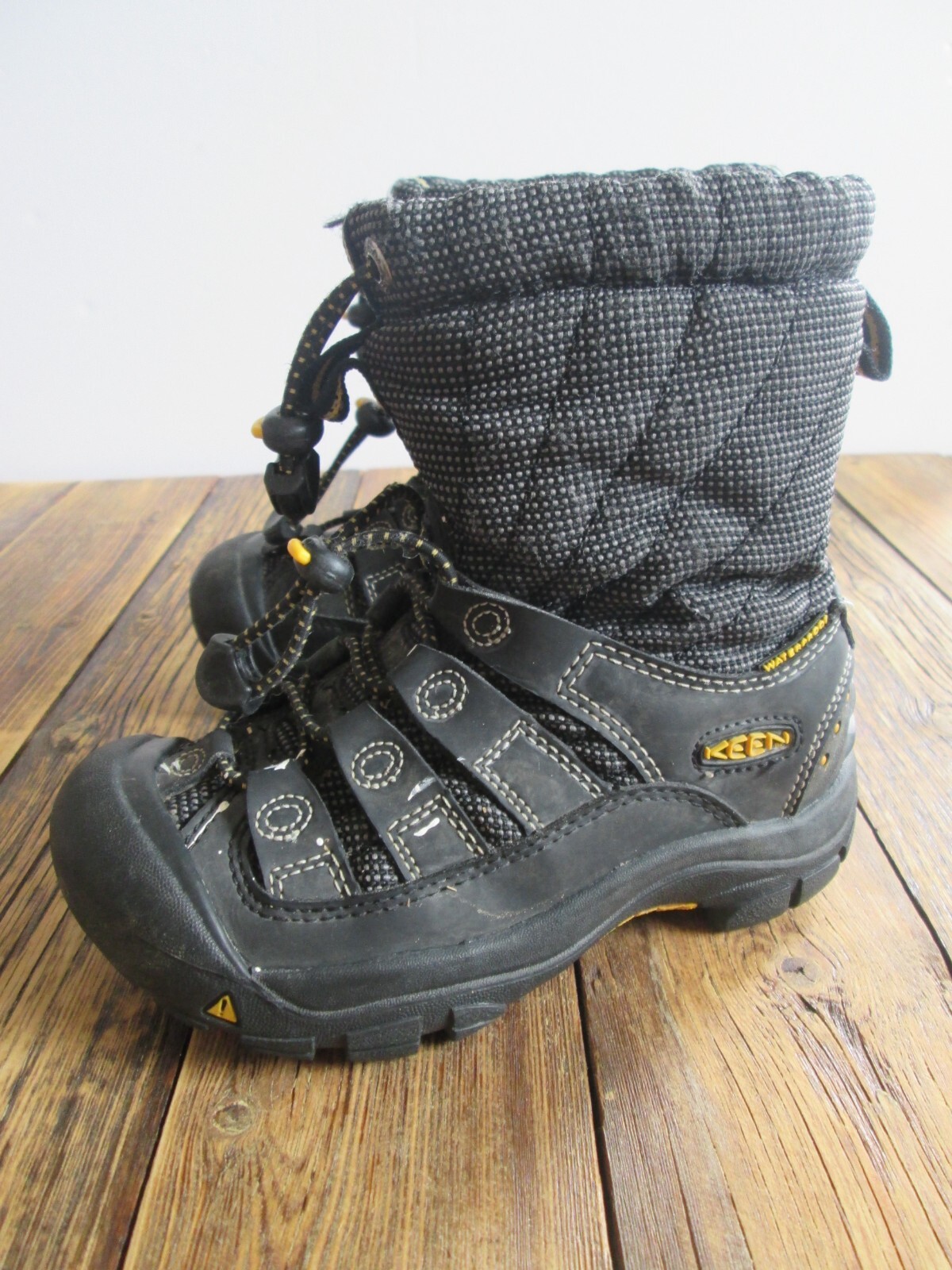 Stivali invernali Keen bambini taglia 12 (run small) neri impermeabili Primaloft con guscio posteriore