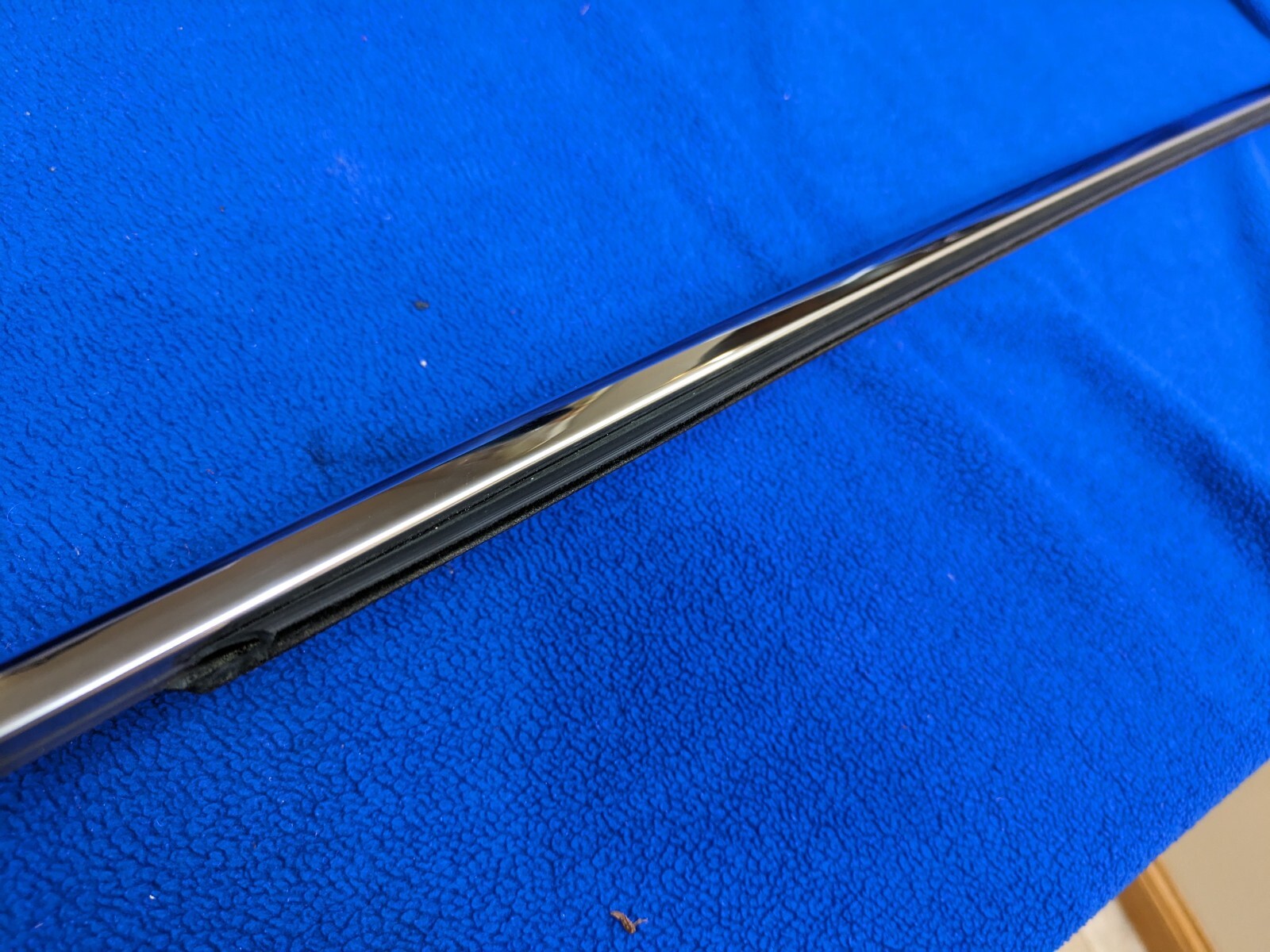 2006-12 Bentley Flying Spur Front Right Lower Window Door Trim Chrome strip oem