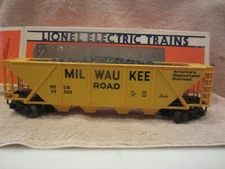 Lionel 19302 Milwaukee Road 4-Bay Hopper with Coal Load