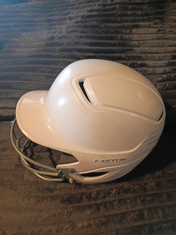 Easton Cyclone Youth Batting Helmet White with Face Guard Size 6 5/8-7 1/4