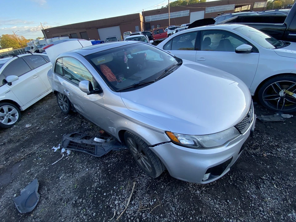 Used Left Tail Light Assembly fits: 2011 Kia Forte Cpe quarter panel mounted inc - Image 4 of 4