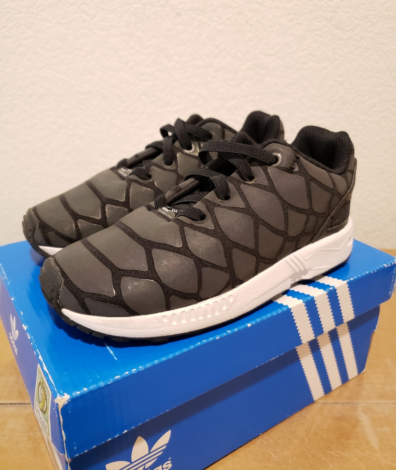 adidas torsion reflective