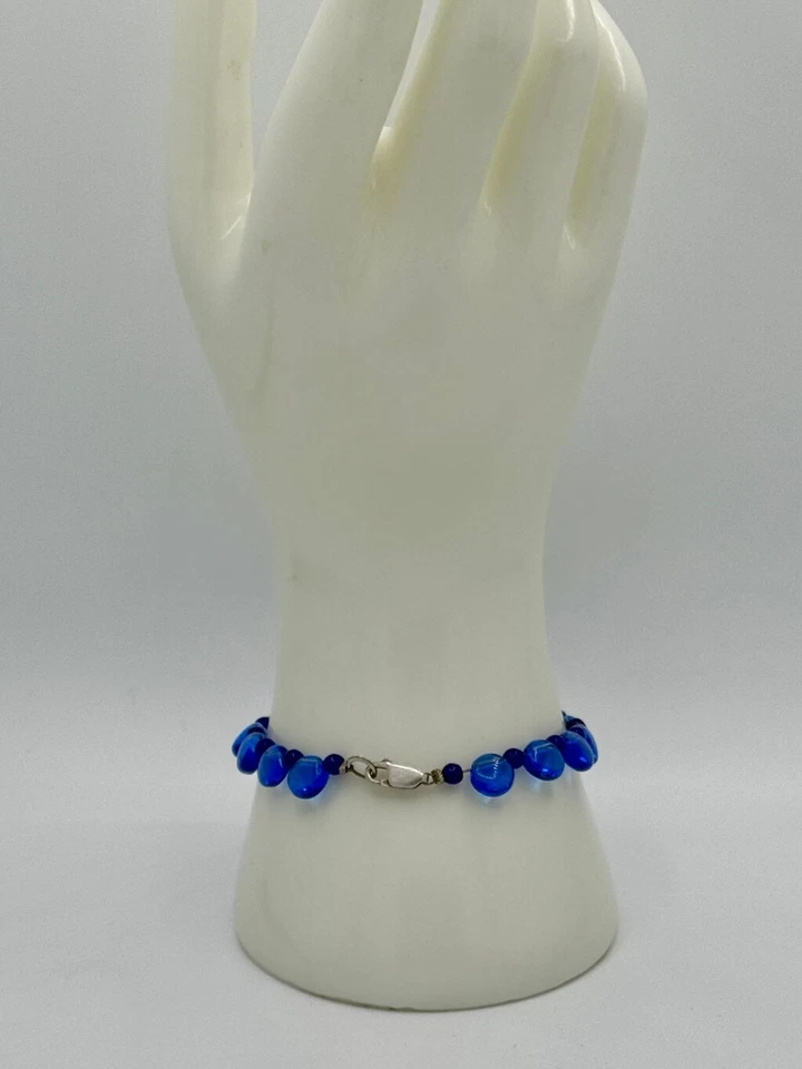 Pulsera de ley con cuentas de vidrio azul cobalto de 6,75" Foto 3 de 4
