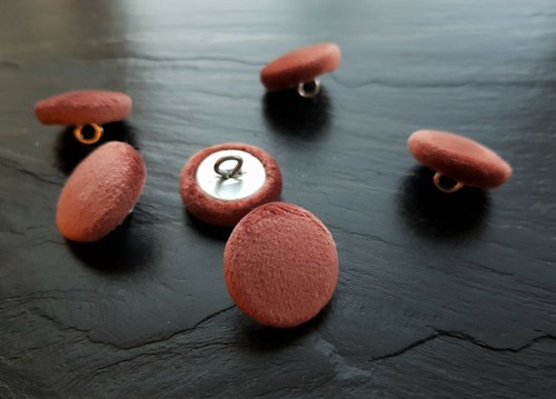 Dusky pink velvet fabric covered buttons in sizes 14, 19, 23, 25 or 31mm - Picture 16 of 16