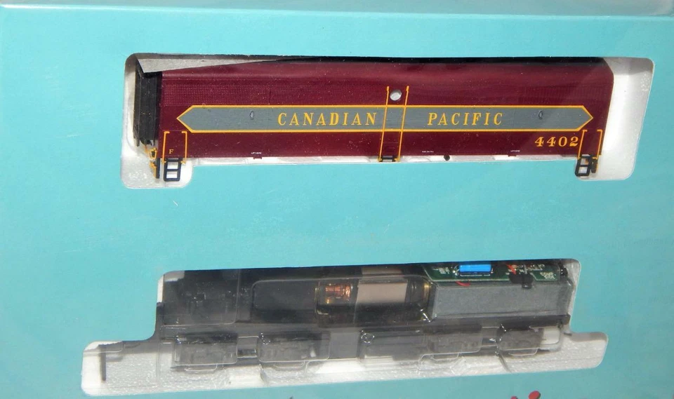Realista escala 96040 HO Proto2000 CP Alco FA1/FB1 4002/4402 Canadian Pacific C10 Foto 4 de 4