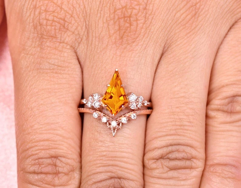 Juego de anillos de boda vintage de citrino natural corte cometa enchapados en oro rosa de 14 quilates Foto 2 de 4