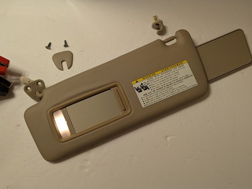OEM 2001-2007 Toyota Highlander Sun Visor Driver Side Lighted LH Clip Tan CLEAN