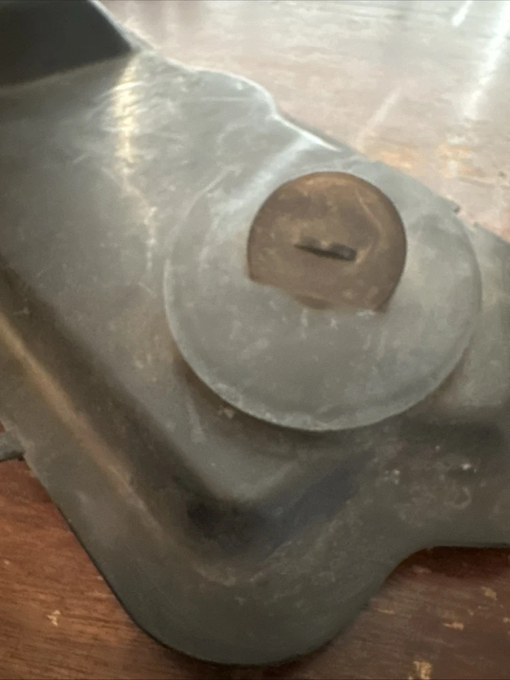 Cubierta trasera faros pasajero derecho BMW 528e 535i 535is M5 E28 1982-1988 OEM. U Foto 2 de 4