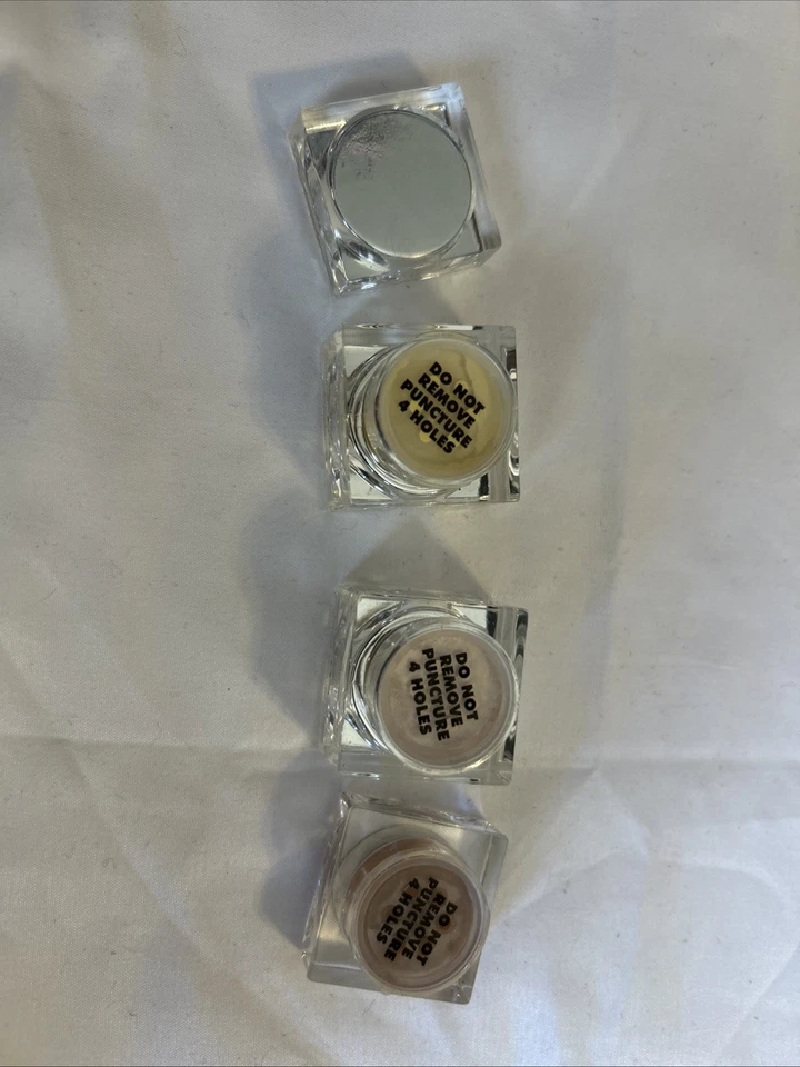 Los modelos prefieren polvos faciales apilables listos para usar amarillo claro y bronceador .14 oz Foto 2 de 4