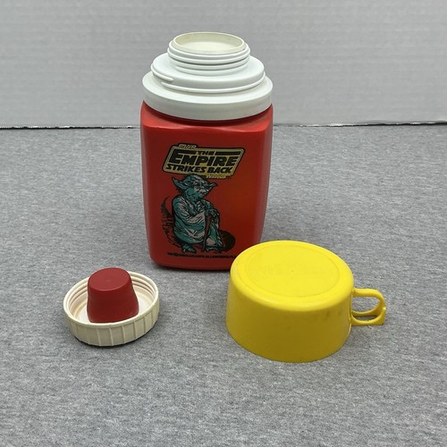 1980s Star Wars The Empire Strikes Back Yoda - Red 8 oz Thermos Yellow Lid - Picture 2 of 6