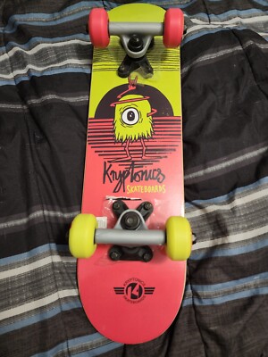   Very Rare Locker Board 22 Inch Complete Skateboard - Big-Eye   New.