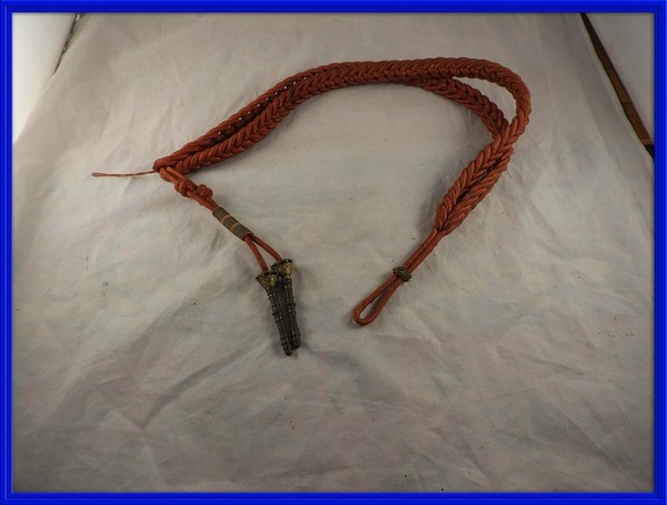 ANTIGUA CADETERA ROJA CON CORDONES