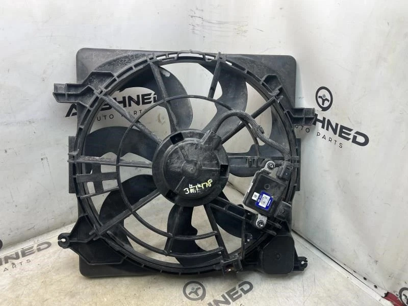 Conjunto de motor ventilador de refrigeración radiador Hyundai Tucson 2016-2018 1,6 L 25380-D3100 Foto 4 de 4