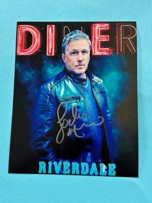 Lochlyn Munro  ,  Riverdale    - signed, original Autogramm !!!