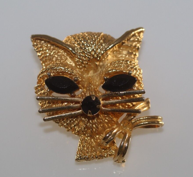 Lovely Gold Tone Cat Pin Rhinestones Eyes