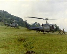 U.S. Infantry deploy from Huey UH1D Helicopters 8x10 Vietnam War Photo 677